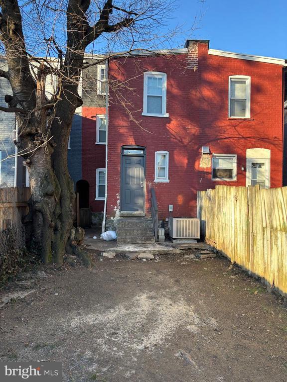 Building Photo - 747 S Lime St