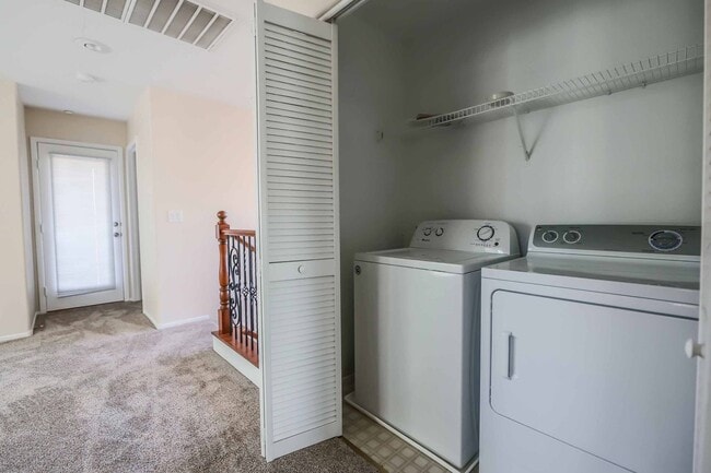 Building Photo - 3 BEDROOM HOME IN HENDERSON!