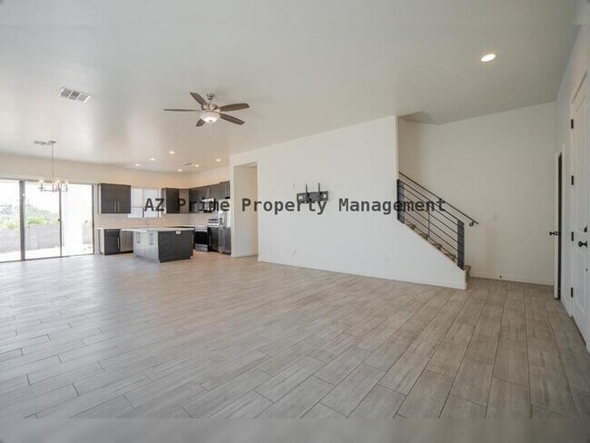 Building Photo - 1409 E Shangri La Rd