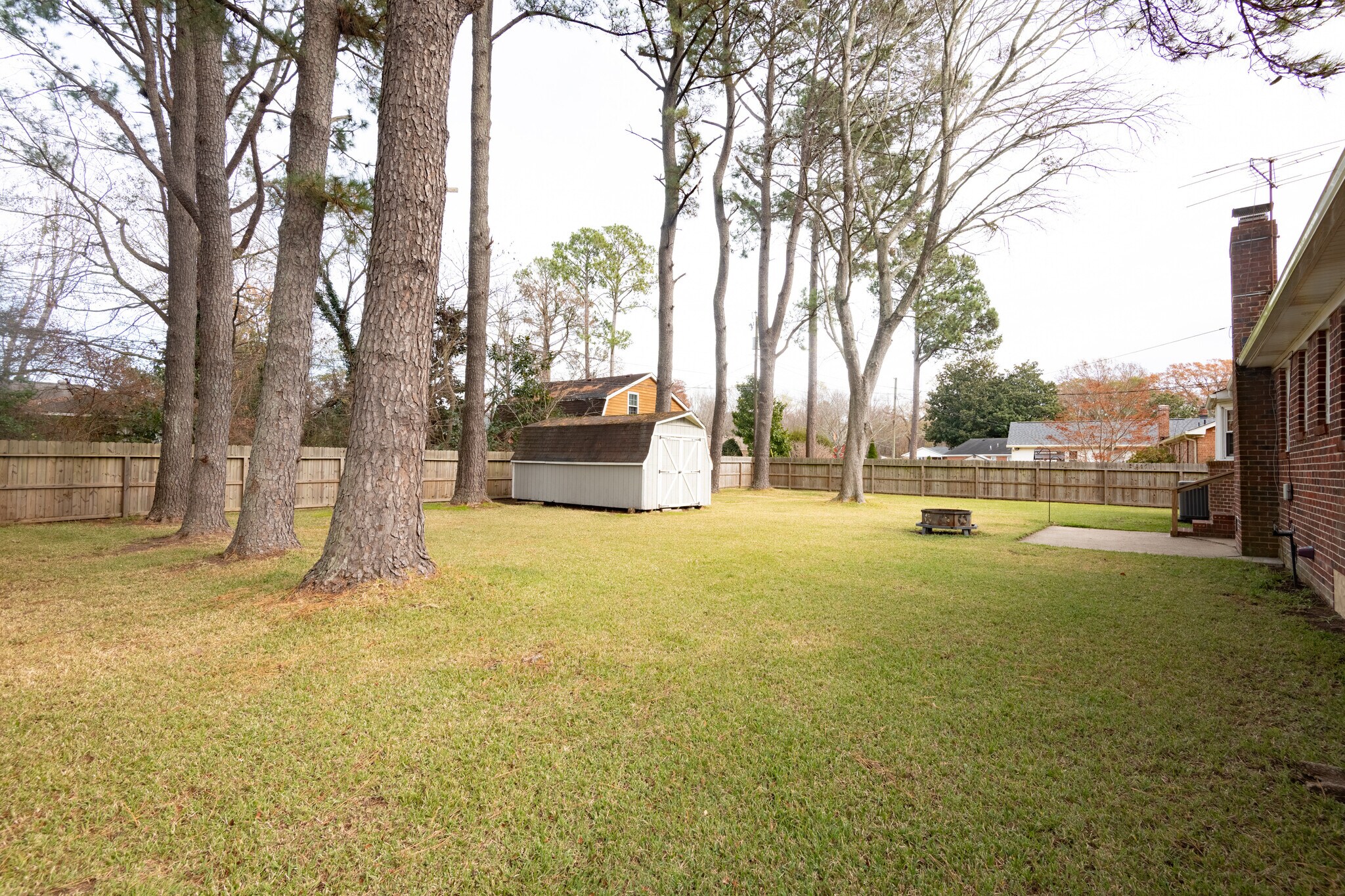 Building Photo - 561 Summit Ridge Dr