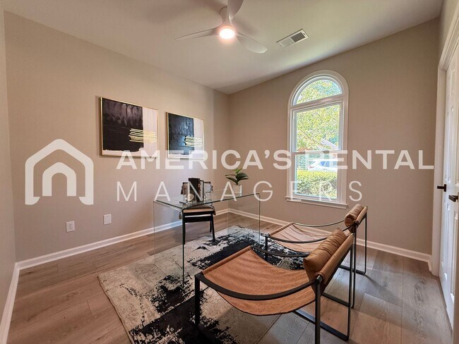 Building Photo - 825 Greystone Highlands Dr
