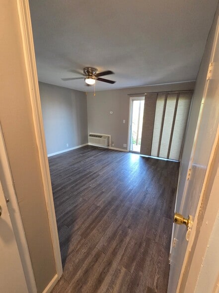 Building Photo - 734 N Country Acres Ave