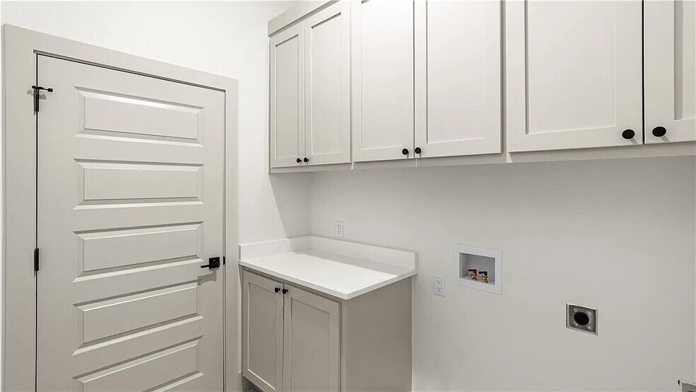 Building Photo - 5 Burnham Dr
