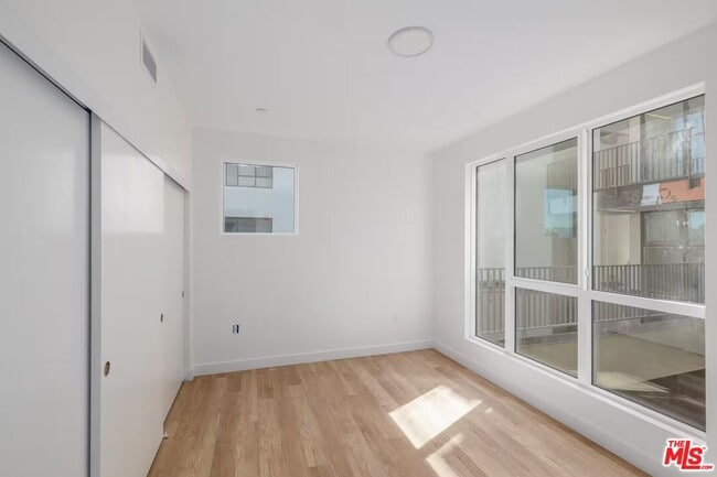 Building Photo - 23036 Ventura Blvd