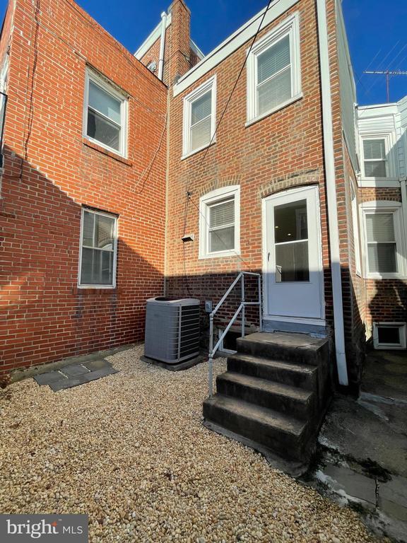 Building Photo - 760 W Railroad Ave