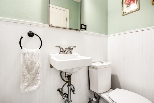 Building Photo - Beautifully Renovated Home in the Berkley ...