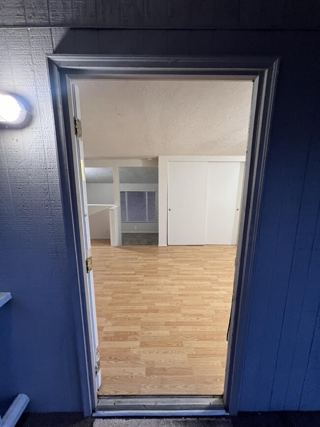 Building Photo - 100 S Davies Rd