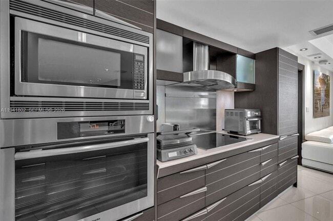 Building Photo - 200 Biscayne Blvd Way