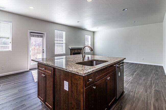 Building Photo - Amazing 4 bedroom home in Stewart Crossing!