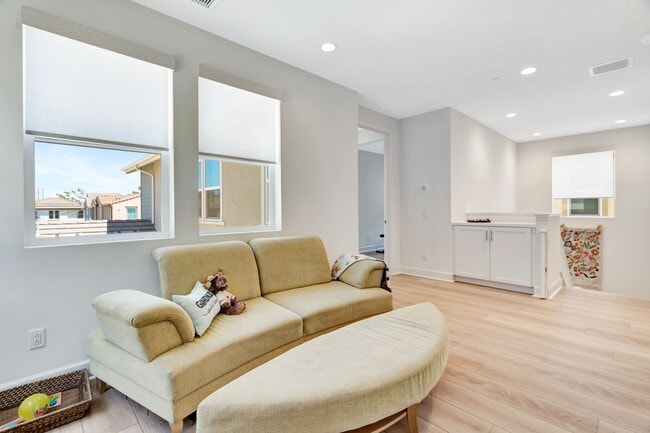 Building Photo - Amazing New Construction House!