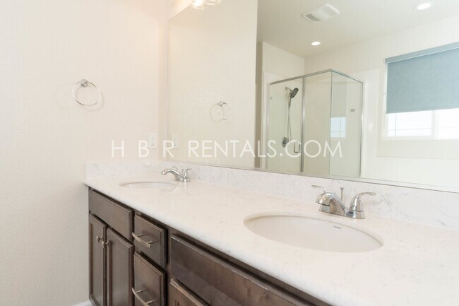 Building Photo - 312 E Liverno Ave