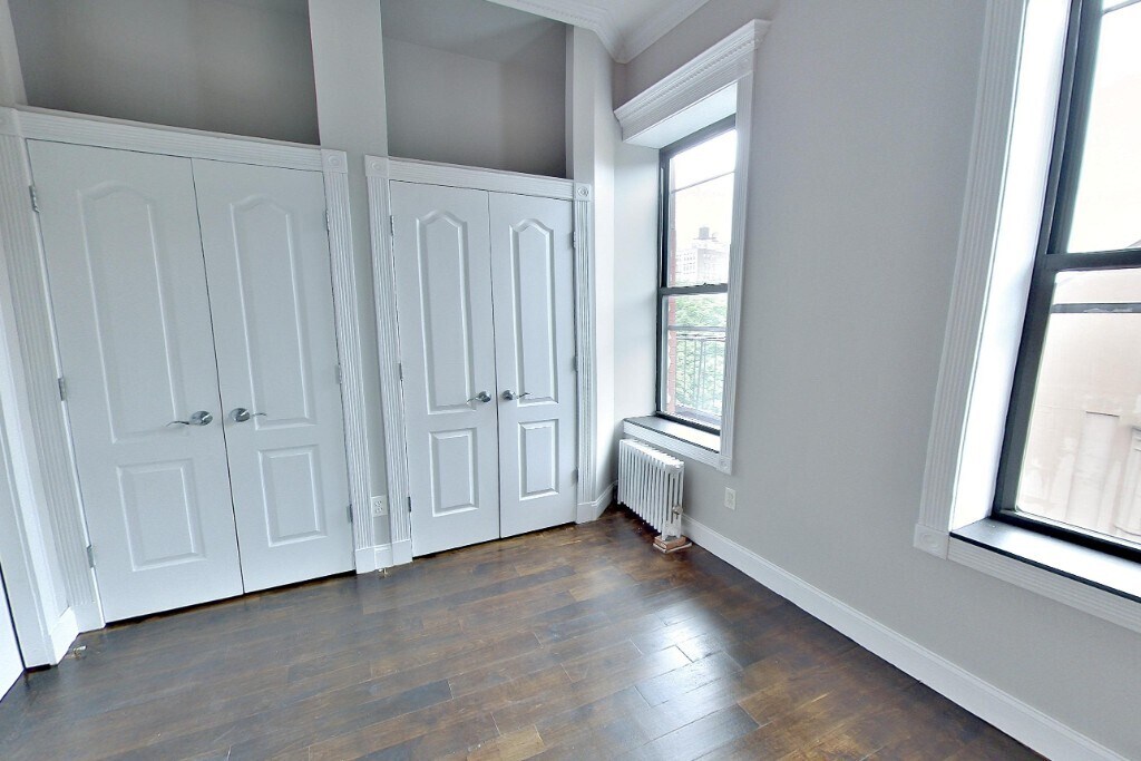 Building Photo - 250 Mott St