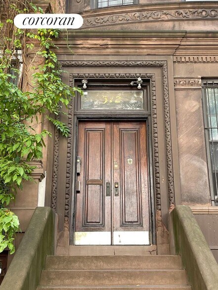 Building Photo - 312 W 98th St