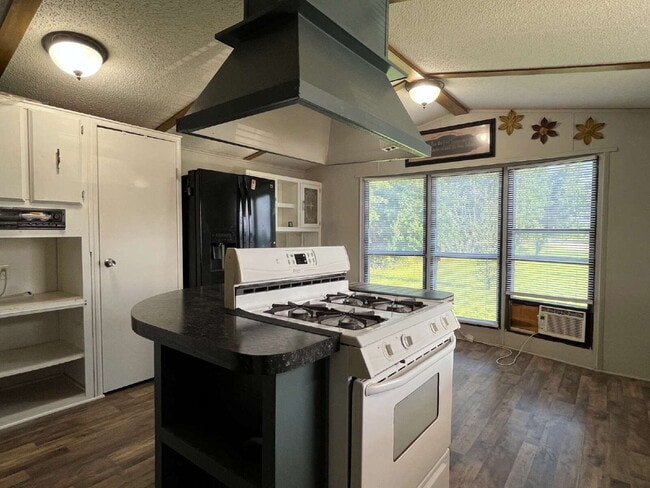 Building Photo - 3-Bed, 2-Bath Mobile Home in Agra