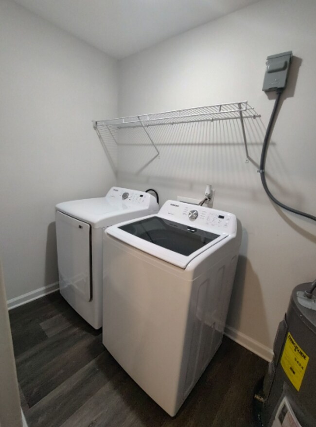 Building Photo - Move in Ready! Easy & Quick move-in process