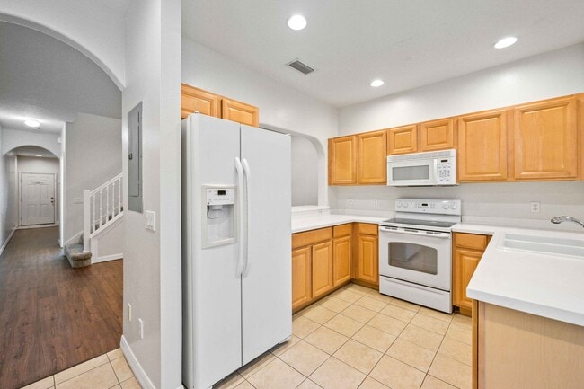 Building Photo - Delightful 2BR, Den /2.5BA Townhouse (Townhomes at Lighthouse Cove)