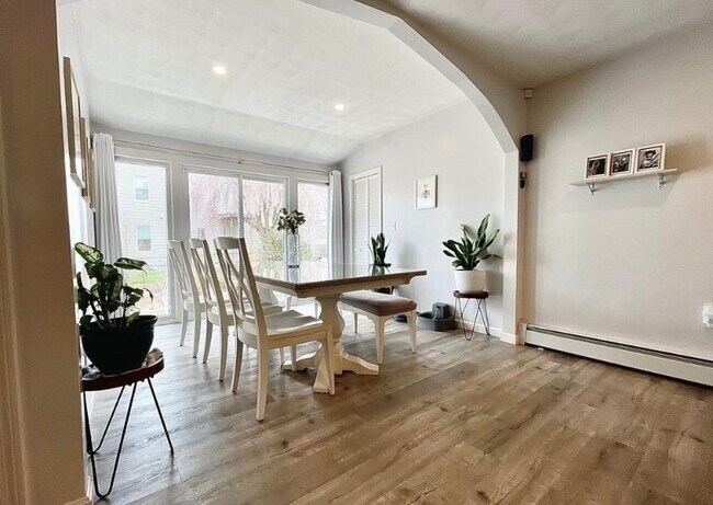 Building Photo - 30 White St