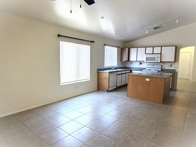 Building Photo - Cute 3-bedroom 2-bathroom home