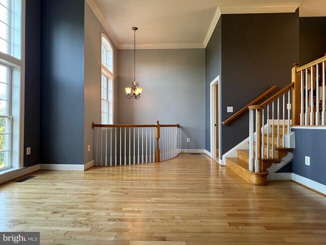 Building Photo - 787 Vestal St