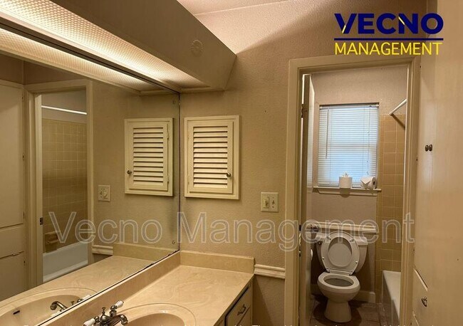 Building Photo - 3643 Richwood Dr