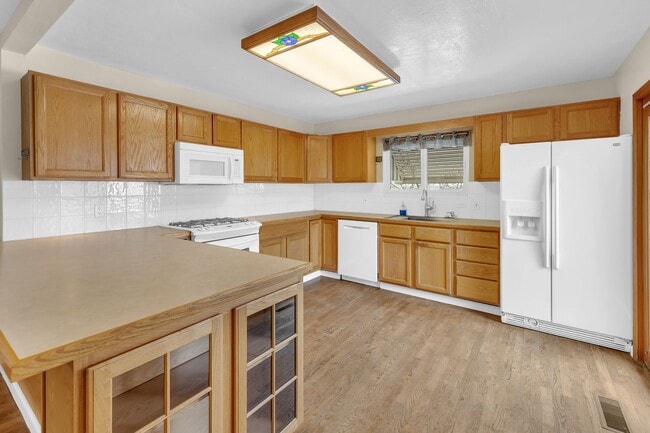 Building Photo - Northwest Fenced Yard One Story