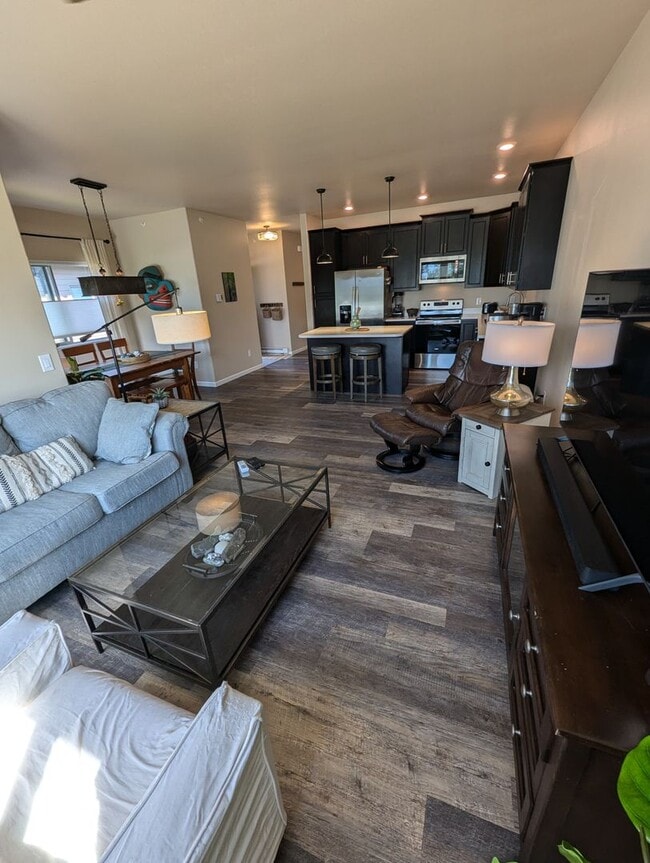 Building Photo - 2BD/1.5BA, Valley Condo, Utilities Include...