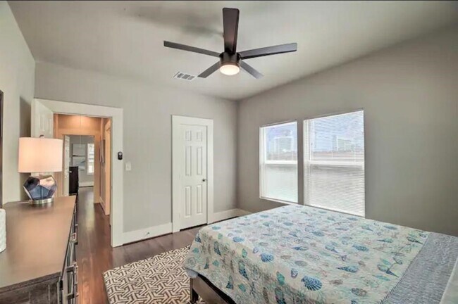 Building Photo - 5224 Leeland St