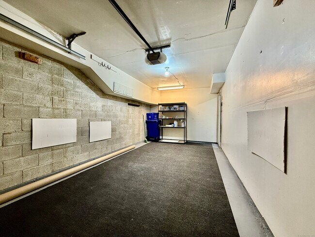 Building Photo - 65 Wolfpit Ave