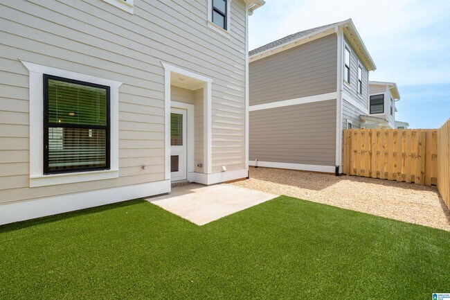 Building Photo - 240 Huntley Pl