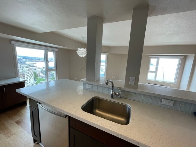 Building Photo - Beautiful Home In Arbor Place Tower