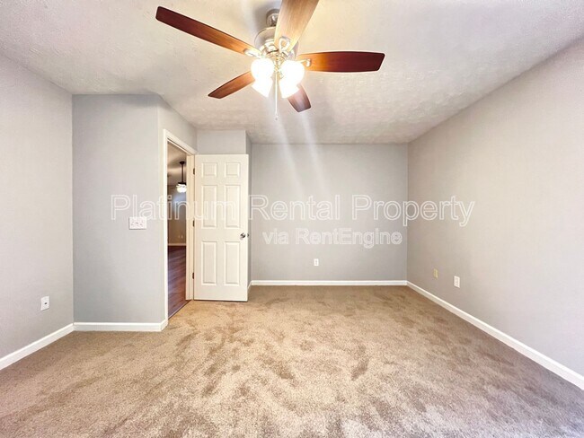 Building Photo - 725 Avening Ct