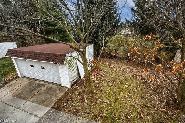 Building Photo - 2346 Westmoor Rd