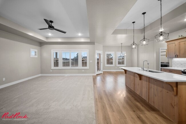 Building Photo - Beautiful and Modern 5 Bedroom Home in Cedar City!