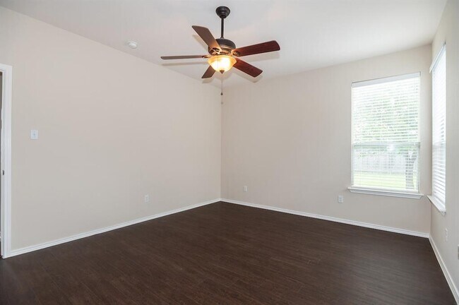 Building Photo - 516 Sweet Leaf Ln