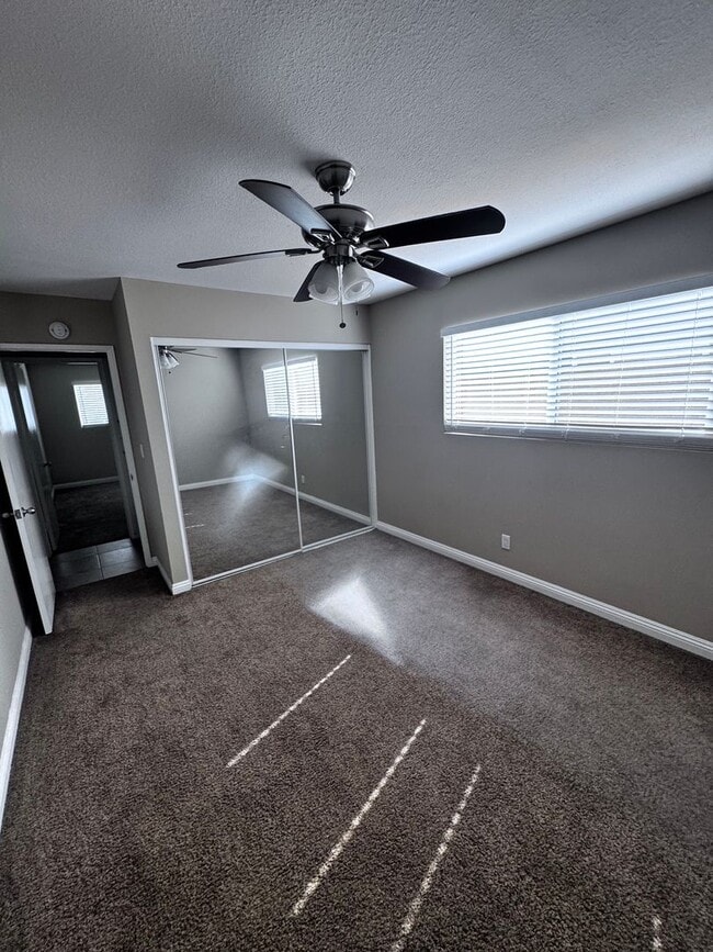 Building Photo - Beautiful 4 bed 2 baths house in a great a...
