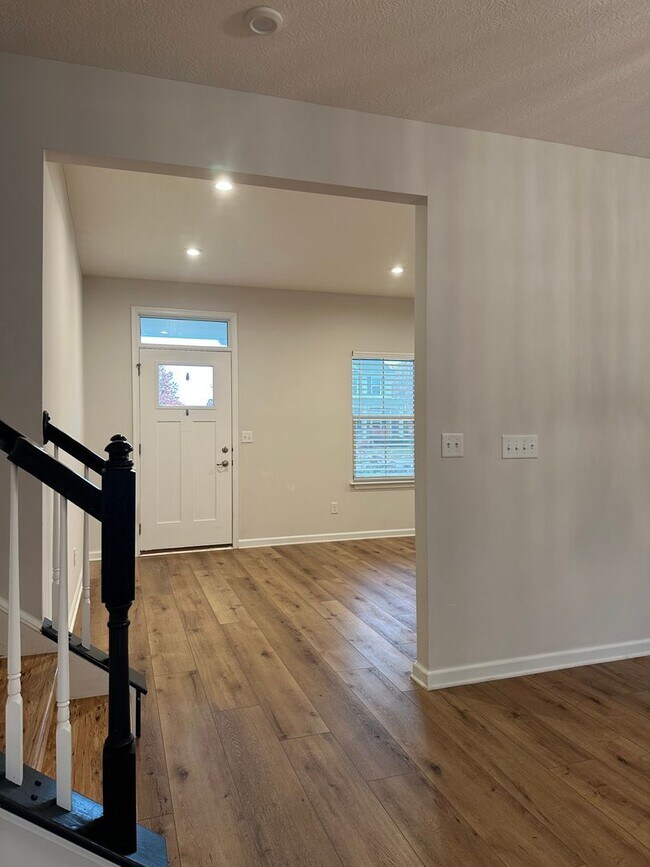 Building Photo - Welcome to this stunning 4-bedroom, 2.5-bathroom home located in the desirable Lewis Center, OH!