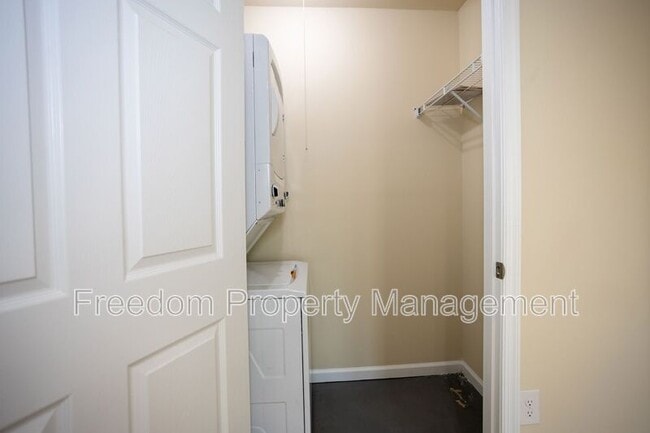 Building Photo - 10270 Cub Run Ct