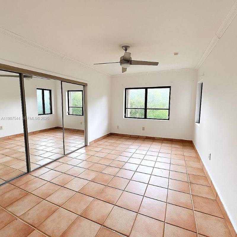 Building Photo - 1915 Country Club Prado