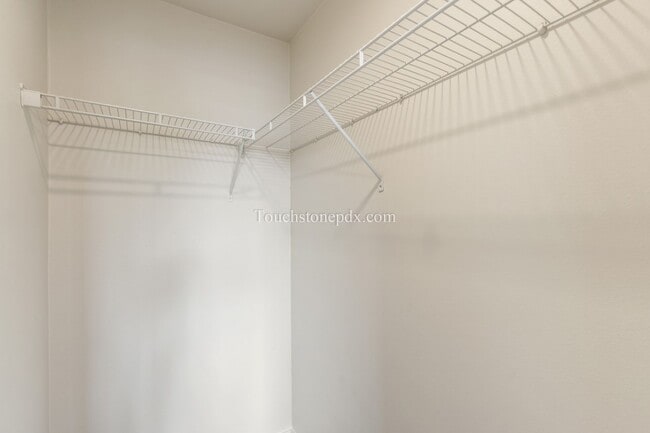 Building Photo - Contemporary 2 BD | 1.5 BA Apartment in The Heart of Northeast Portland