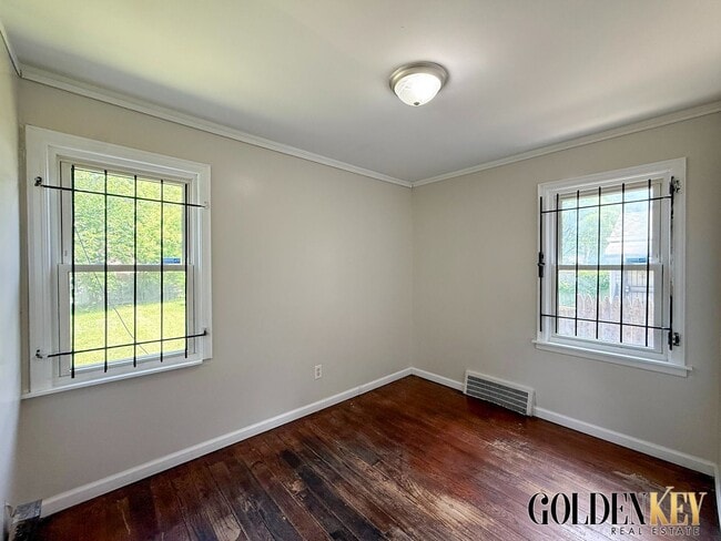 Building Photo - Charming 3 Bed 1 Bath on Detroit’s Eastside!