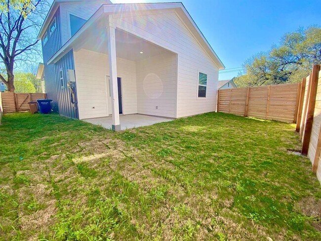 Building Photo - 6102 Caddie St