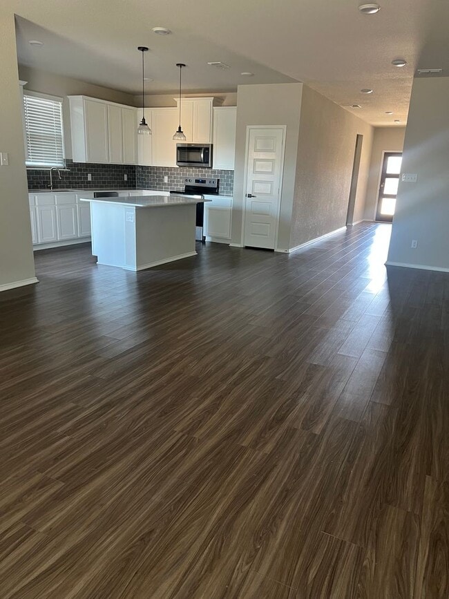 Building Photo - NEW 4 Bedroom in Joshua ISD. Move in special for the end of the year!