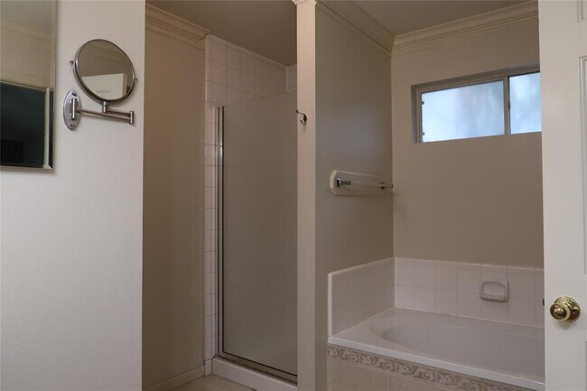 Building Photo - 1714 Oak Ridge Dr