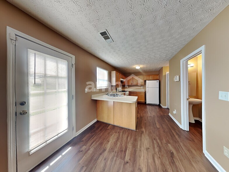 Building Photo - 6110 Flagstaf Walk