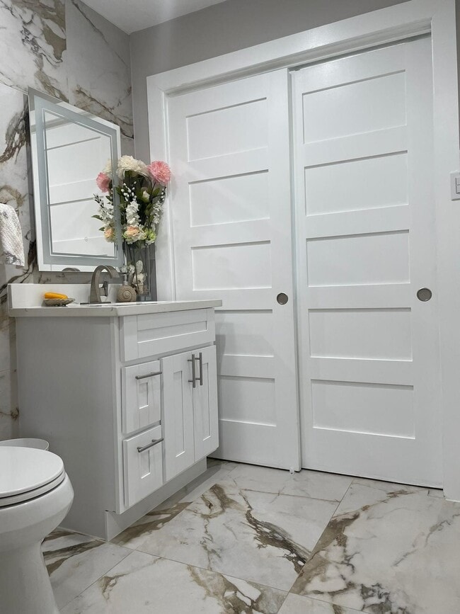 Building Photo - 14227 Sandfield Dr