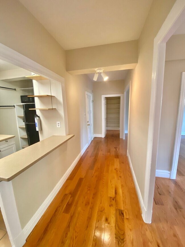 Building Photo - Have Breakfast at Tiffany's! Dupont's Gleaming Light Filled 2 En-suites w/ W/D at the Tiffany!