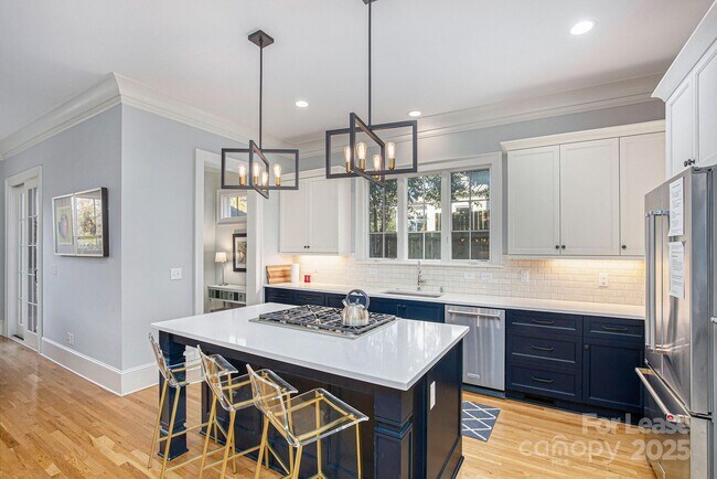 Building Photo - 407 Louise Ave