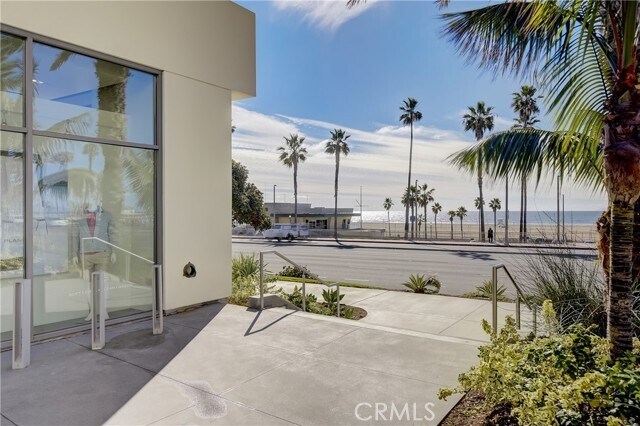 Building Photo - 16562 Regina Cir