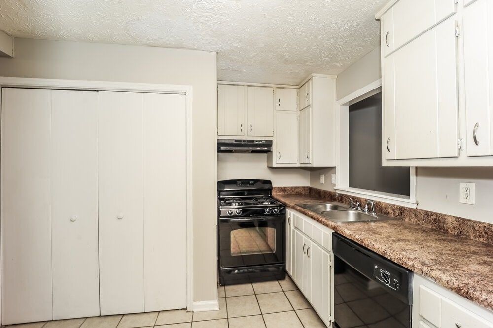 Building Photo - 2068 Sitser Ln