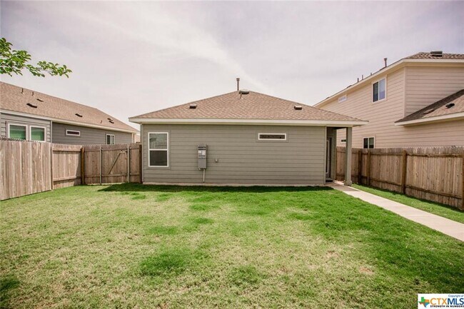 Building Photo - 242 Mossycup Dr